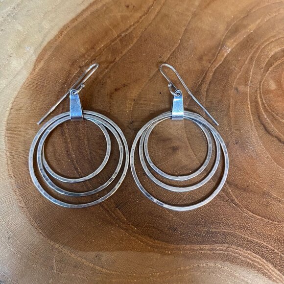 RETIRED James Avery 3 Hammered Circles Earrings, Sterling Silver - Picture 1 of 3